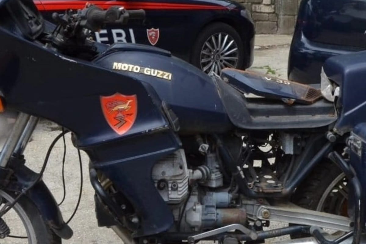 Several Moto Guzzi V35 Imola that had belonged to the Carabinieri were confiscated