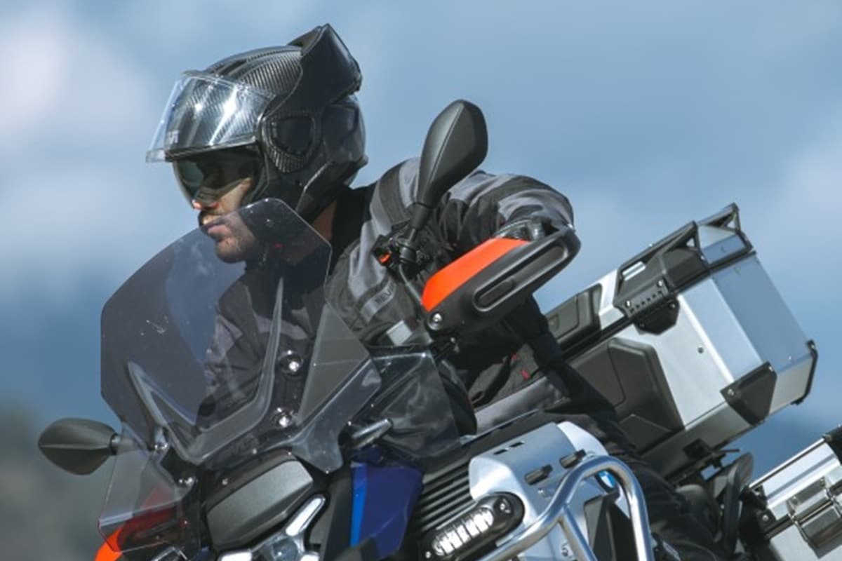 New GIVI X36: The first 'flip-back' helmet from the Italian firm