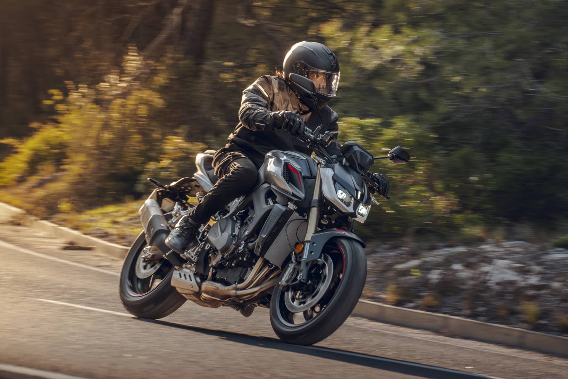 Tres motos, 4 cilindros y de 95 a 129 CV: QJ Motor sube el nivel con su familia SRK