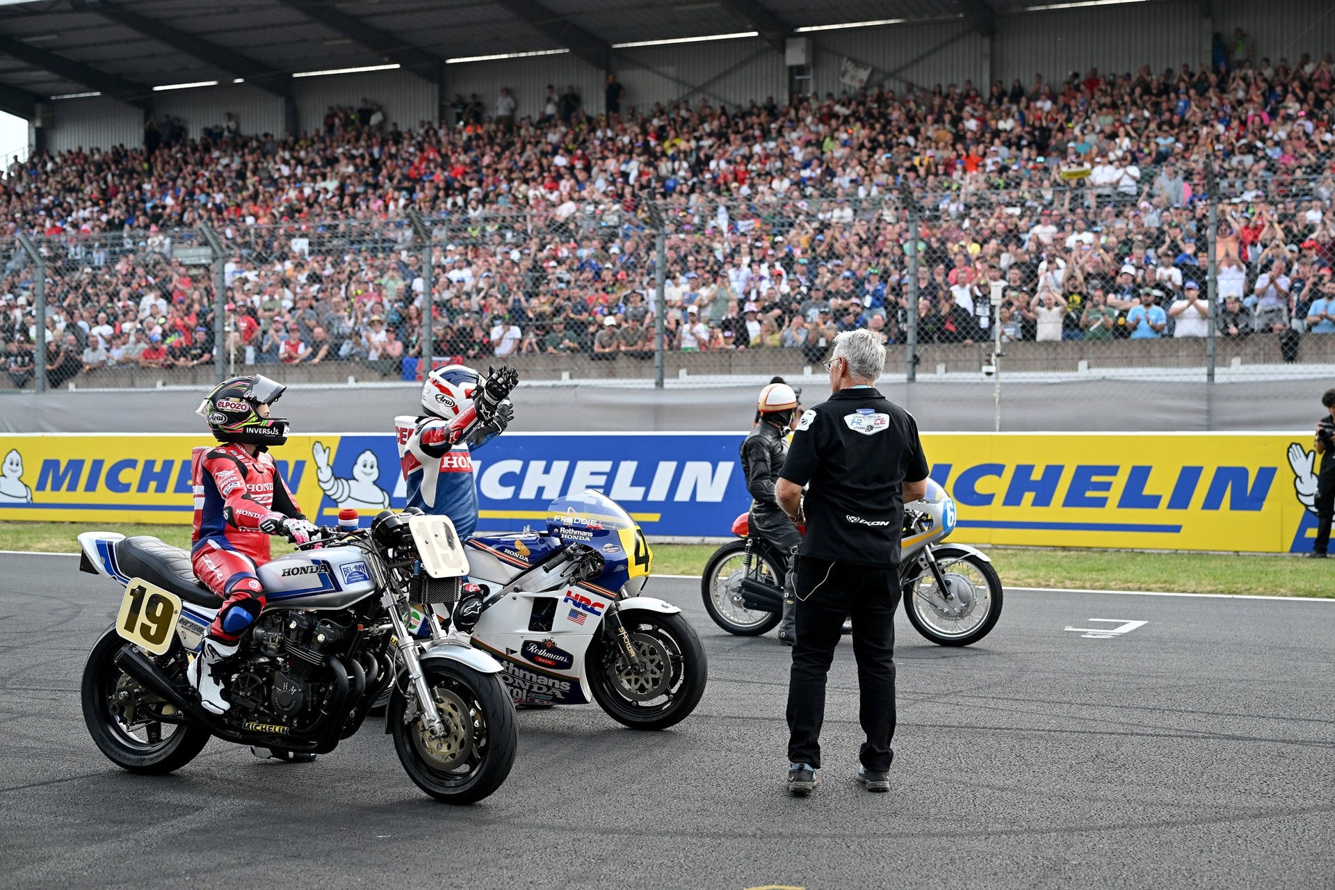 La CB1000F se codea con cuatro leyendas de la marca en sendos eventos deportivos