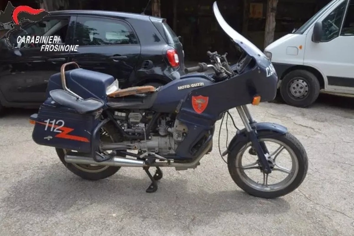Several Moto Guzzi V35 Imola that had belonged to the Carabinieri were confiscated