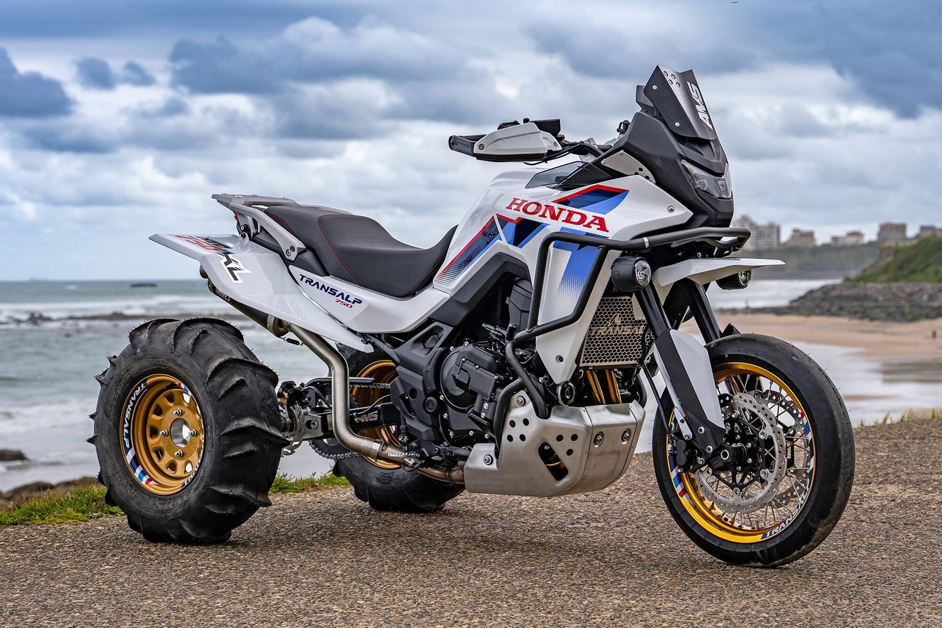 The CB750 Hornet and XL750 Transalp become the protagonists of the Honda Customs 2026 contest