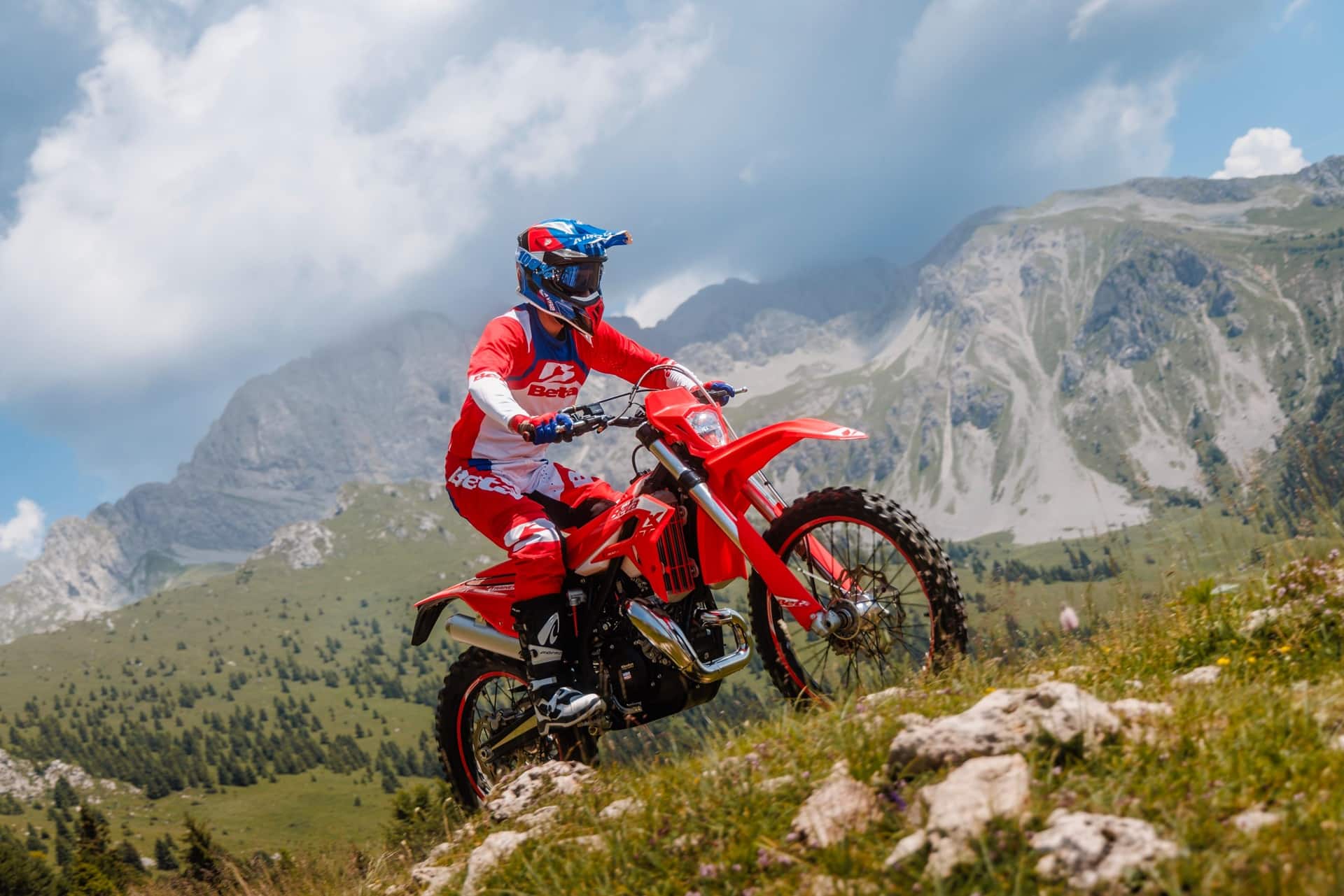 Beta launches its new Xtrainer MY27 range, including electronic, aesthetic and performance improvements