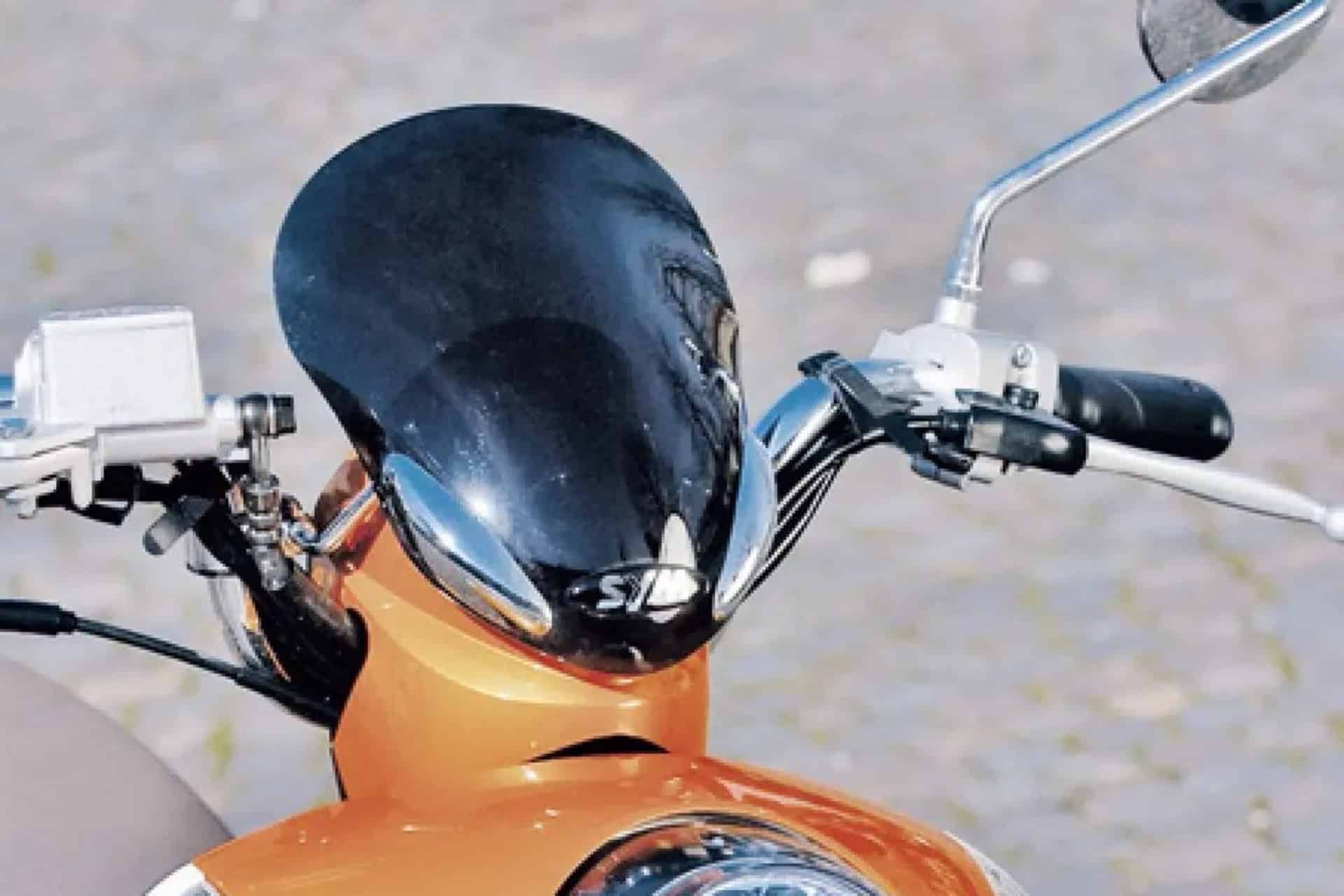 Magnifying glass windshield