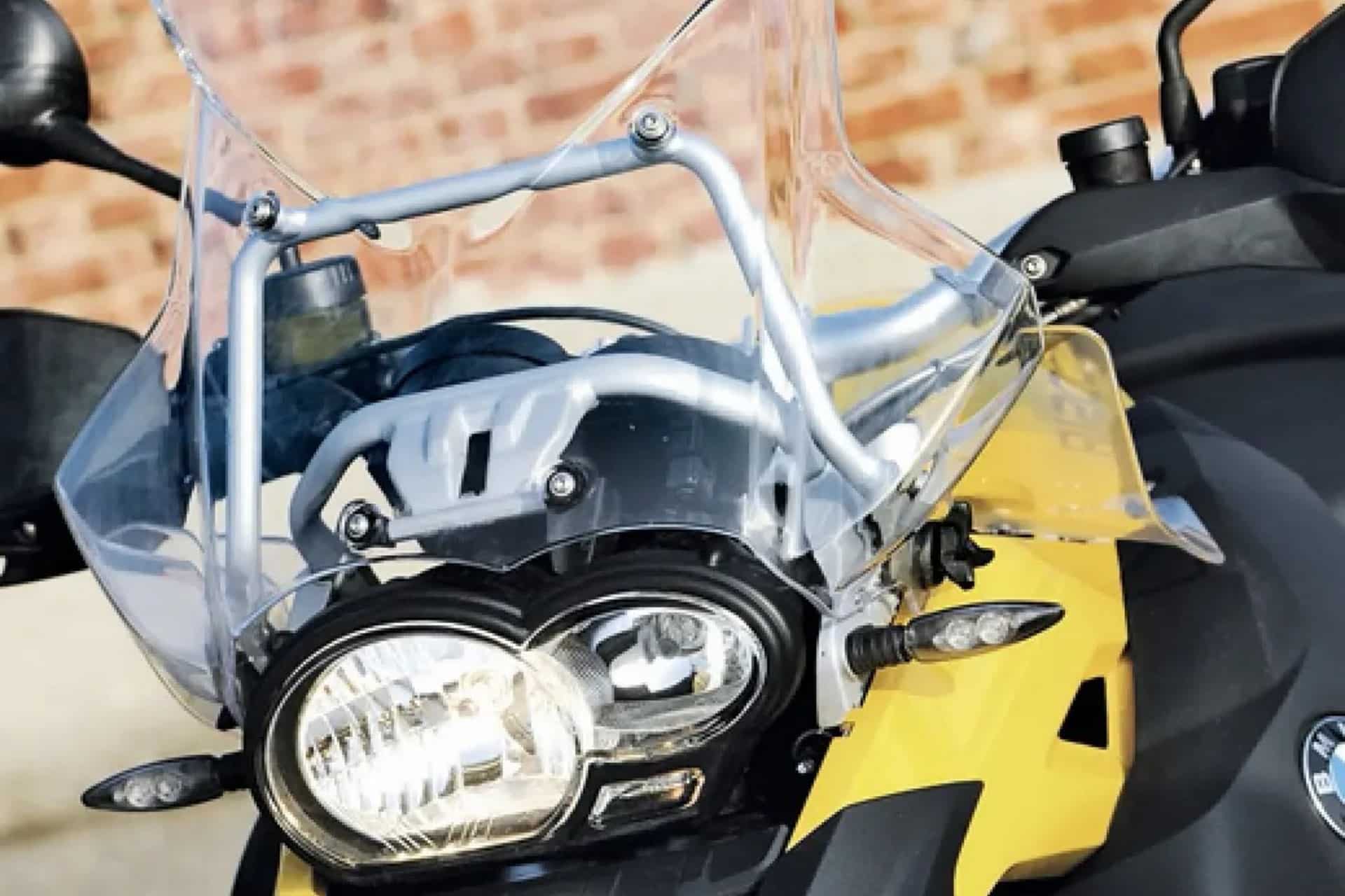 Magnifying glass windshield