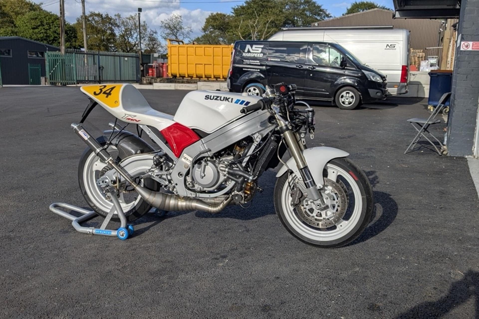 Suzuki RGV250 replica “Pepsi Schwantz” by Nabspeed Moto