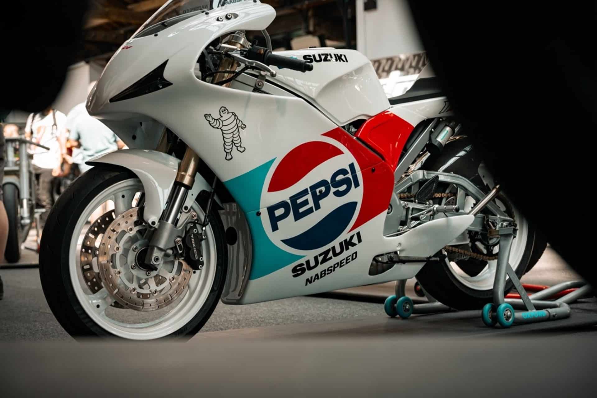 Suzuki RGV250 replica “Pepsi Schwantz” by Nabspeed Moto