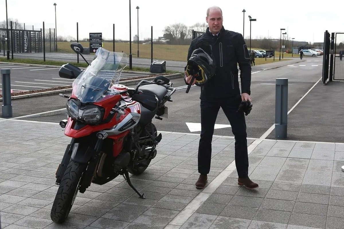 El príncipe Guillermo reconoce seguir montando en moto “disfrazado” en un reciente evento con los conocidos Blood Bikers de Norfolk