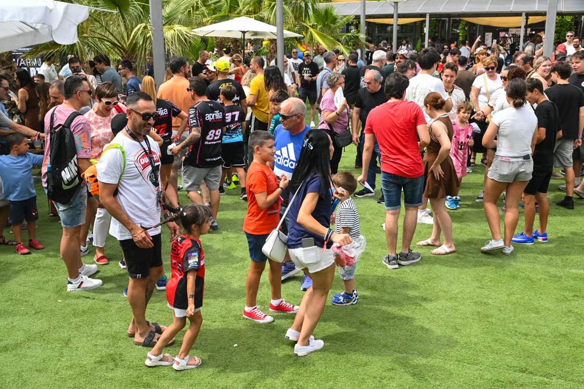 The Warm Up Party, the party organized by MotorLand Aragón, brings together more than 2,000 fans at the Espacio Ebro in Zaragoza