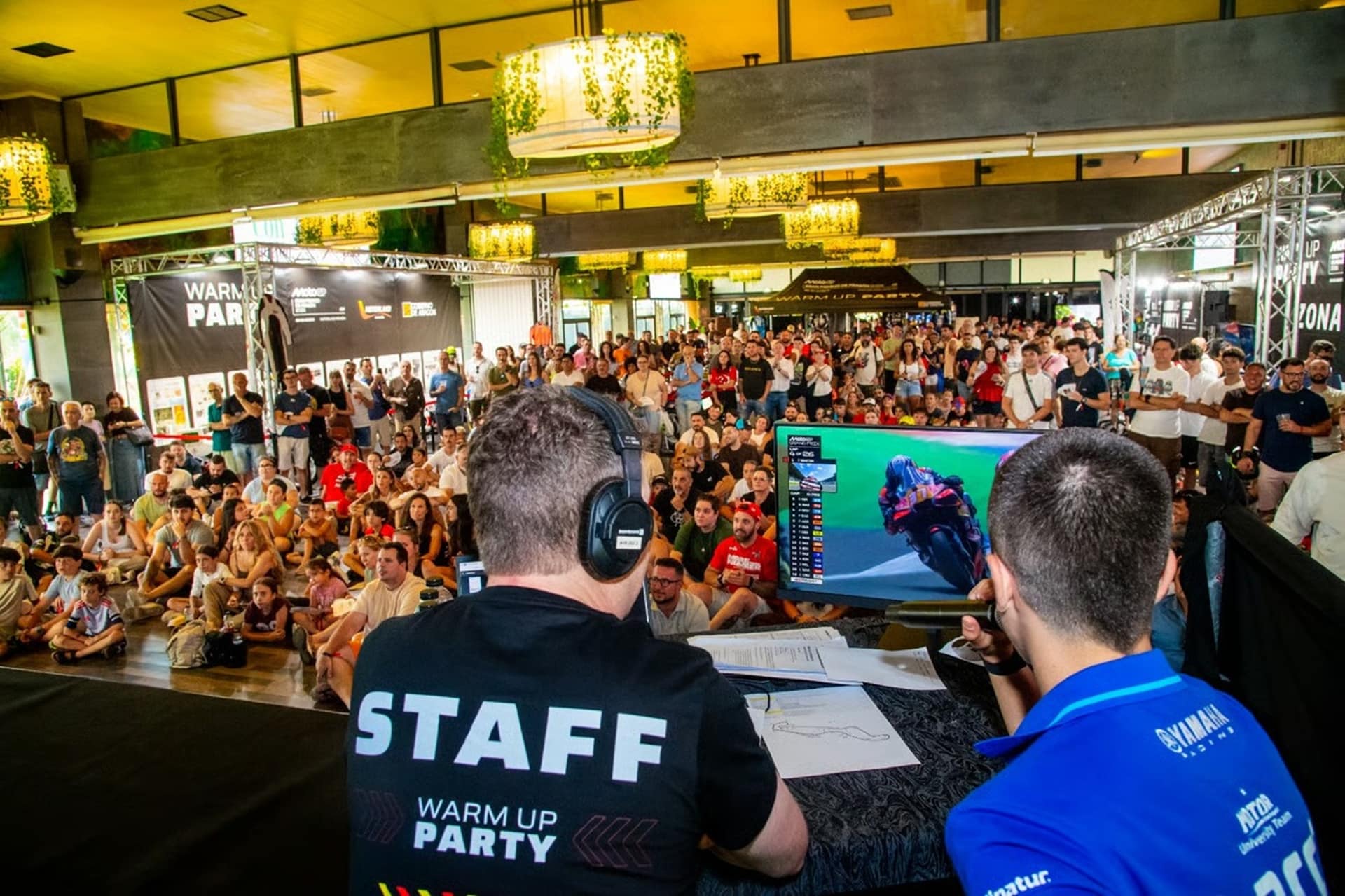 The Warm Up Party, the party organized by MotorLand Aragón, brings together more than 2,000 fans at the Espacio Ebro in Zaragoza