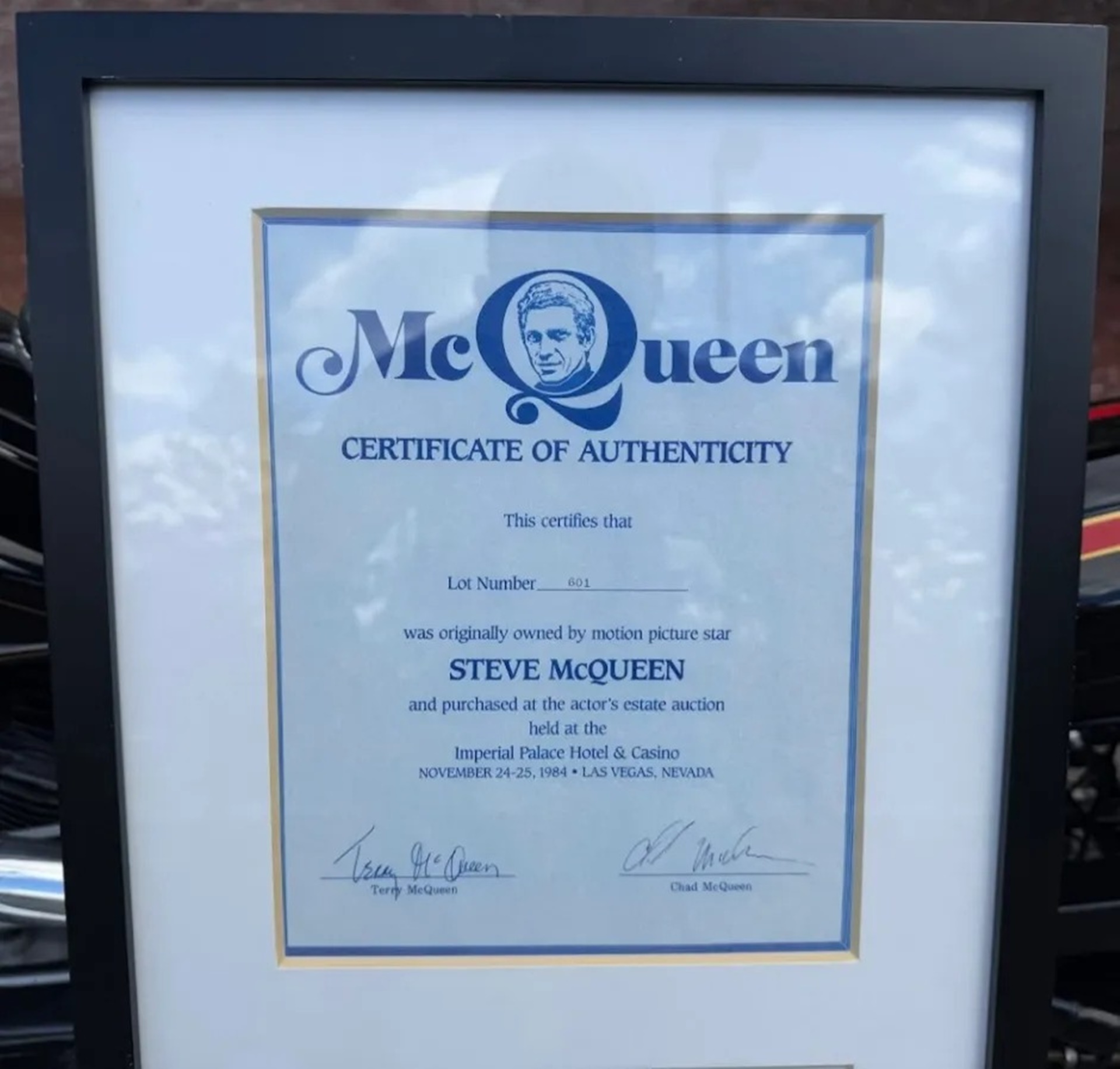 An “Ex” of Steve McQueen is auctioned for more than 65,000 euros