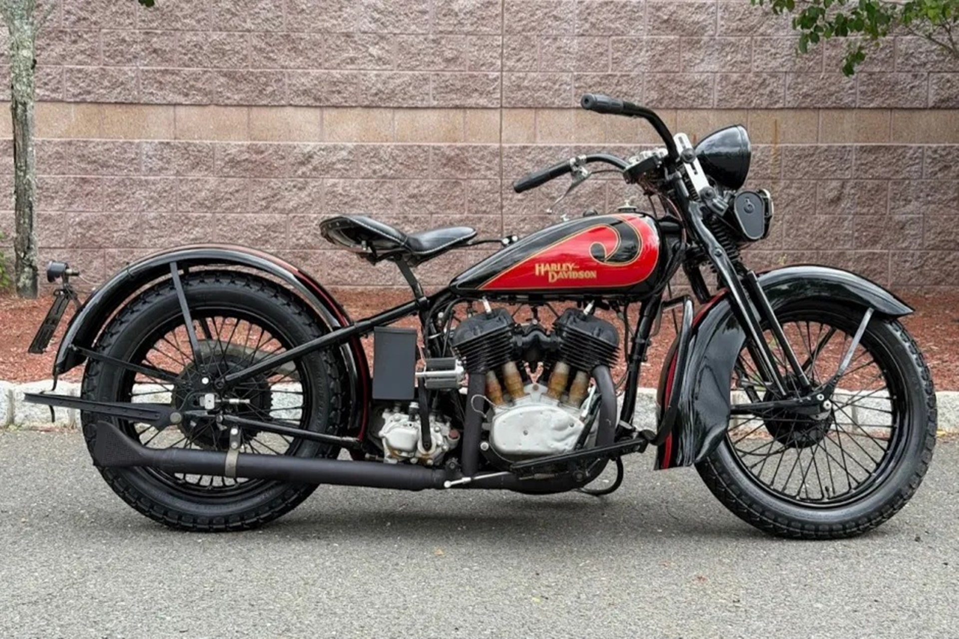 An “Ex” of Steve McQueen is auctioned for more than 65,000 euros