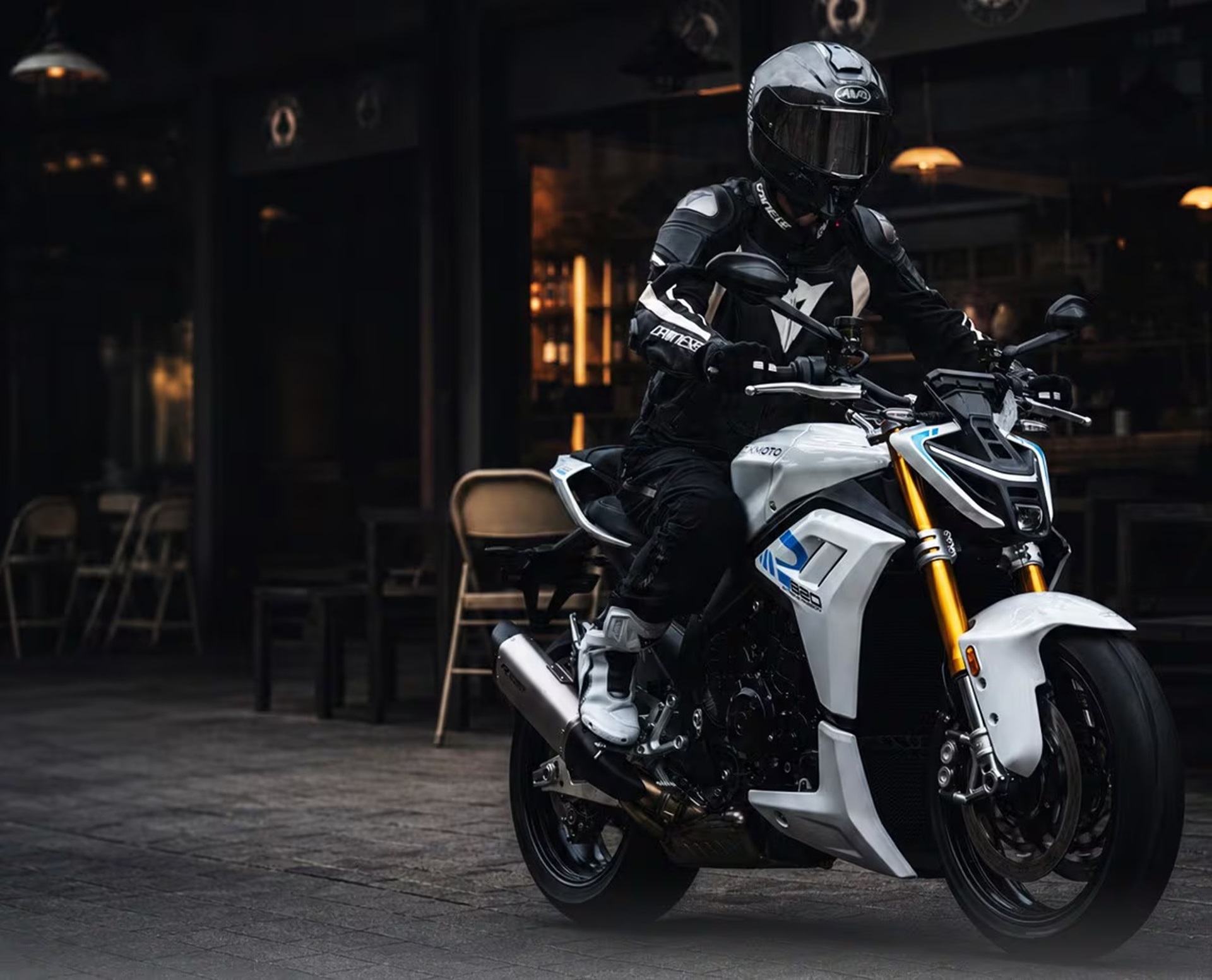 ZXMoto ups the ante with its new 820RR-R, an improved version of the standard version of the model