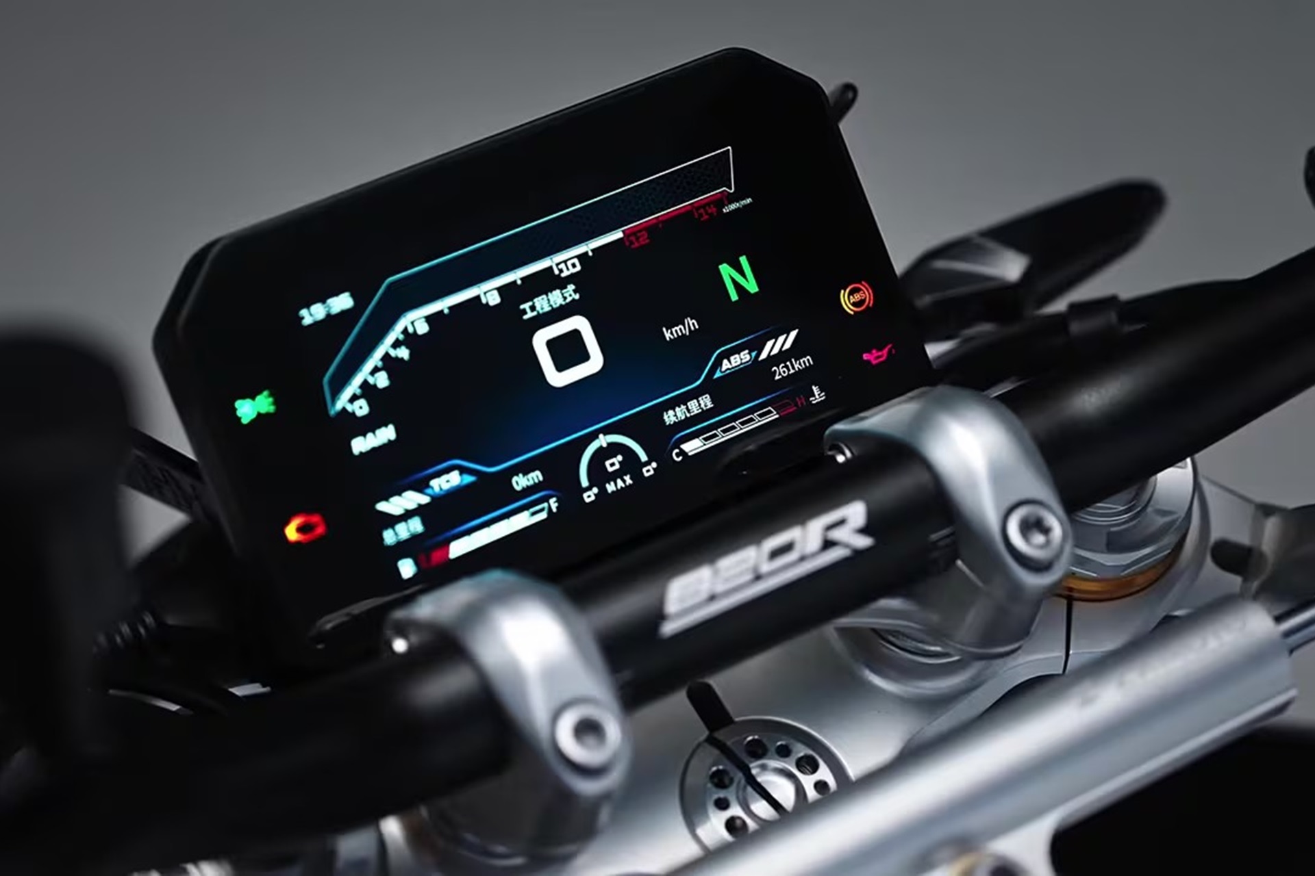 ZXMoto ups the ante with its new 820RR-R, an improved version of the standard version of the model