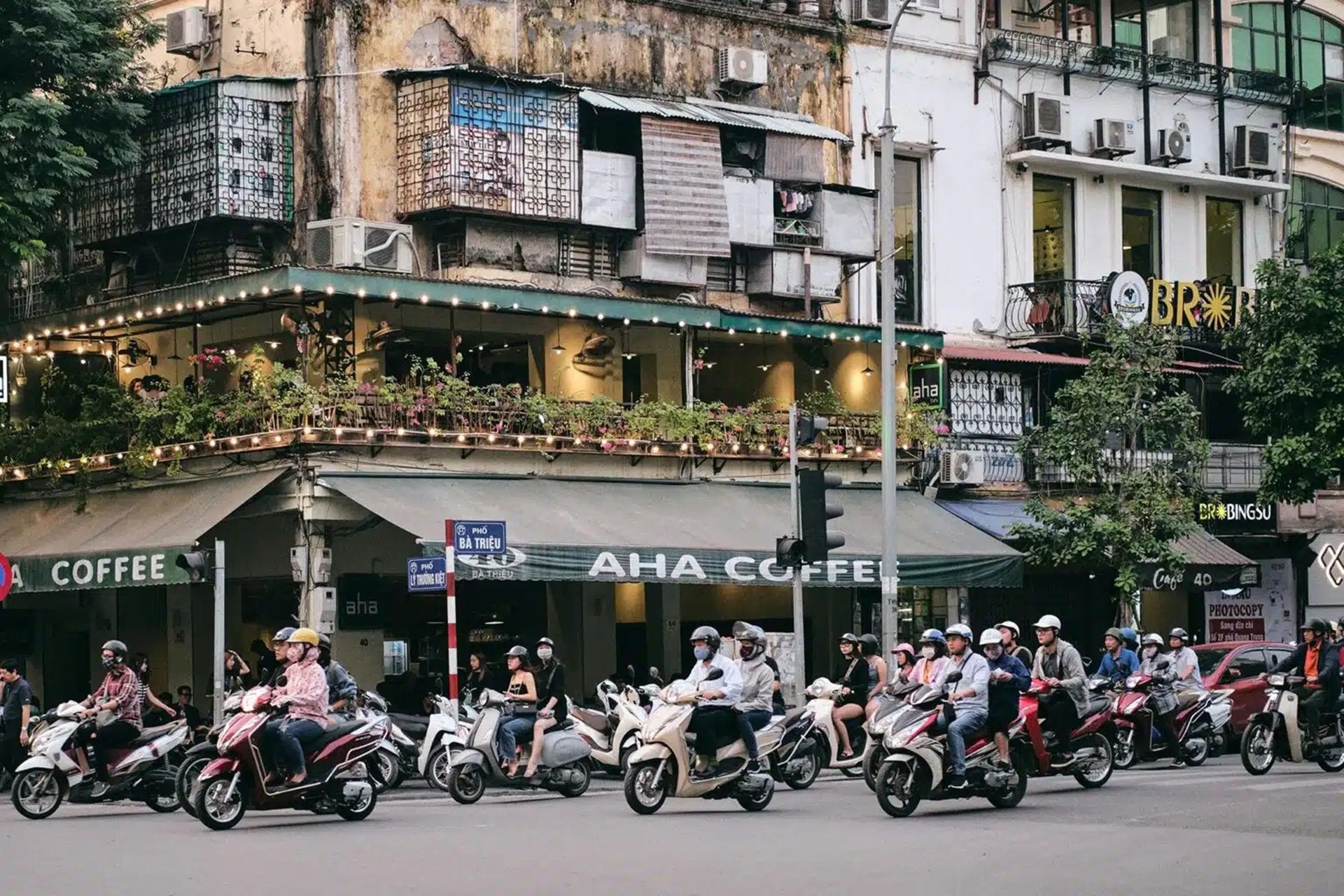 ZBEs arrive in Vietnam and India and with them the “extermination” of gasoline motorcycles