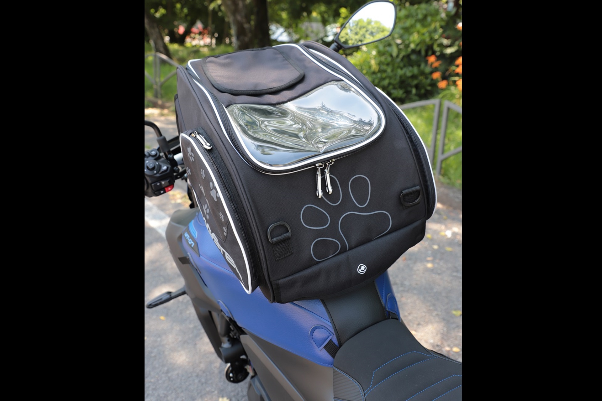 Bagster Puppy tank bag: sharing the passion of motorcycles with our faithful companion