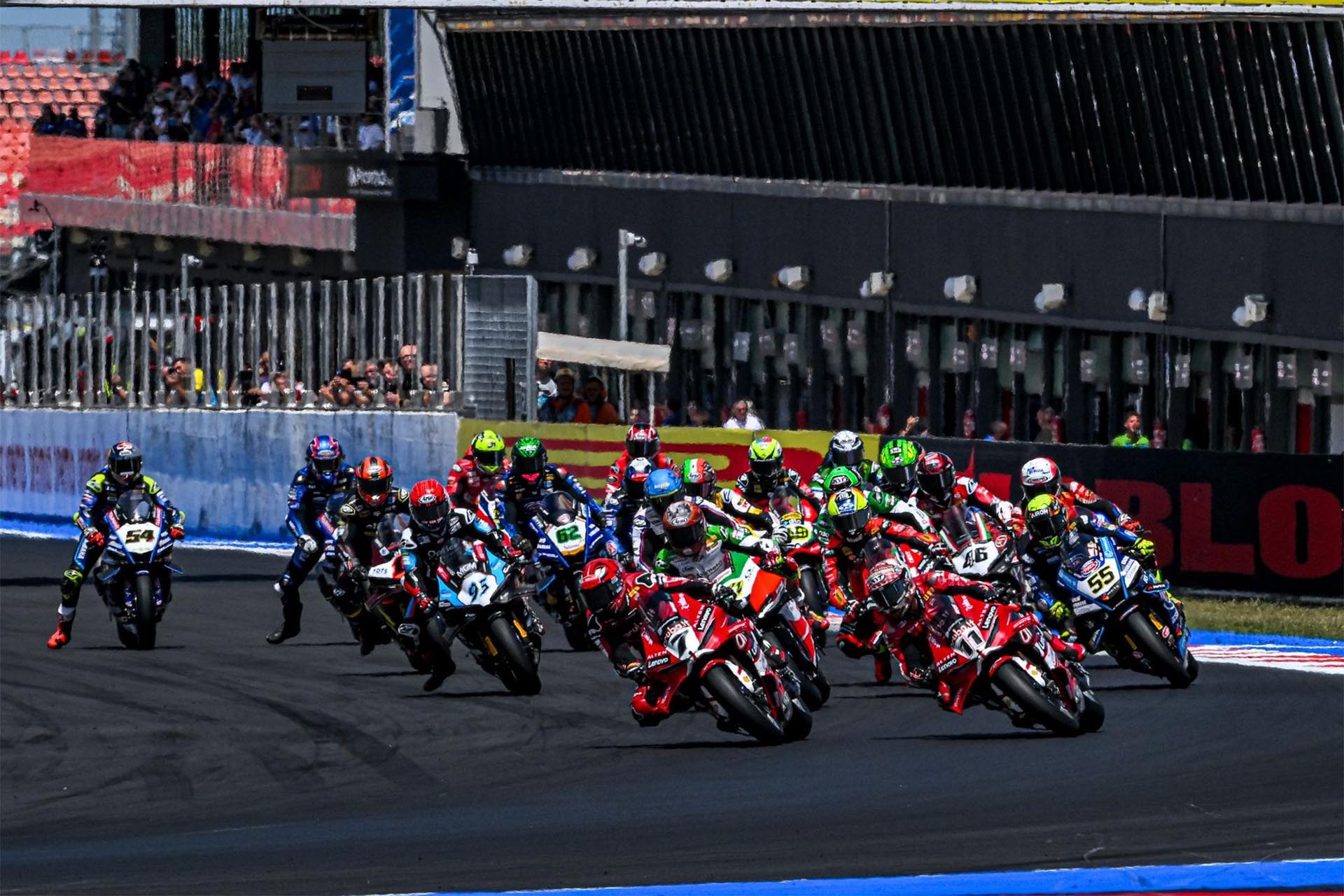 Dónde ver Superbike Donington 2026, horarios y más info