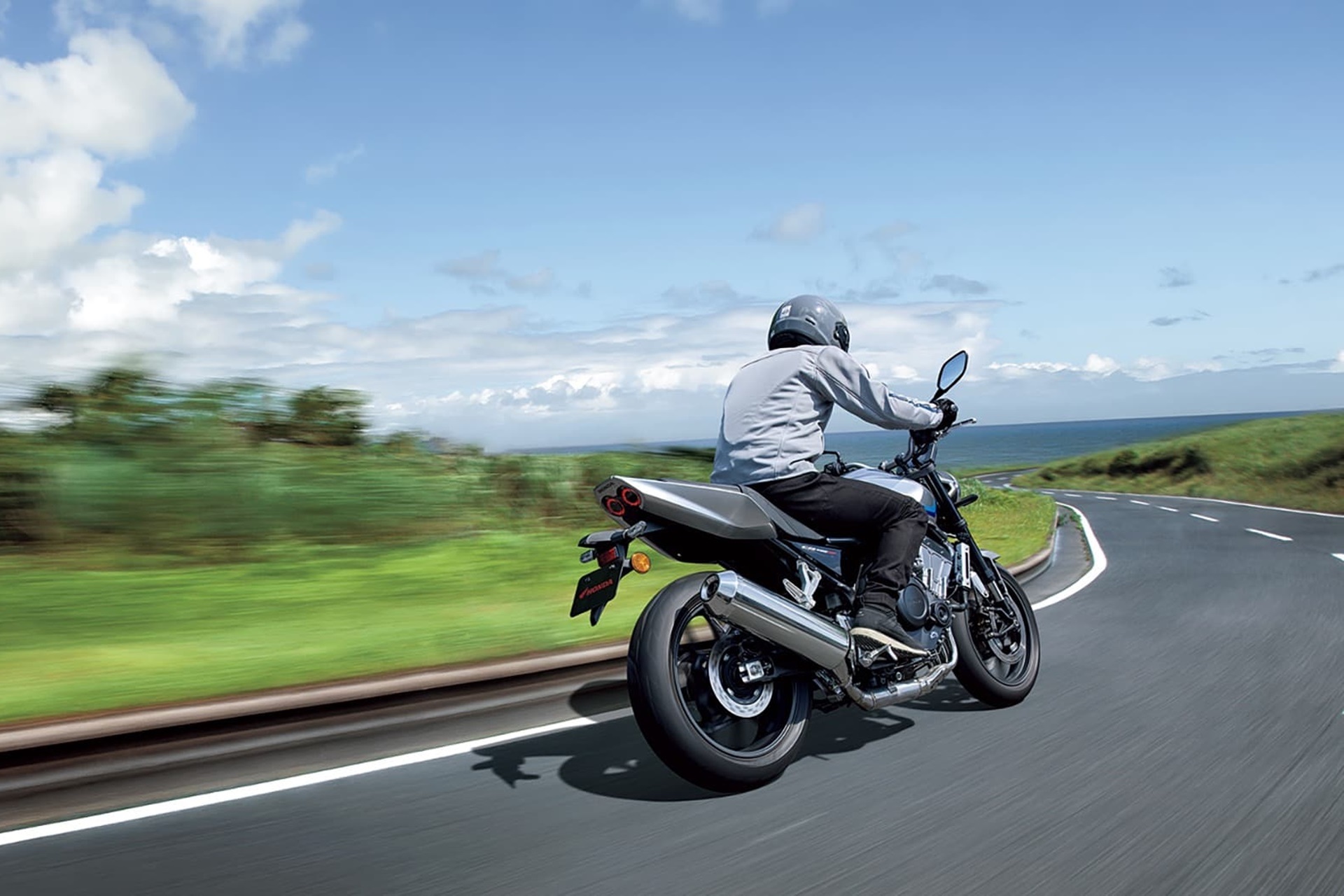 The new CB400 Super Four E-Clutch already has an arrival date in the brand's COs