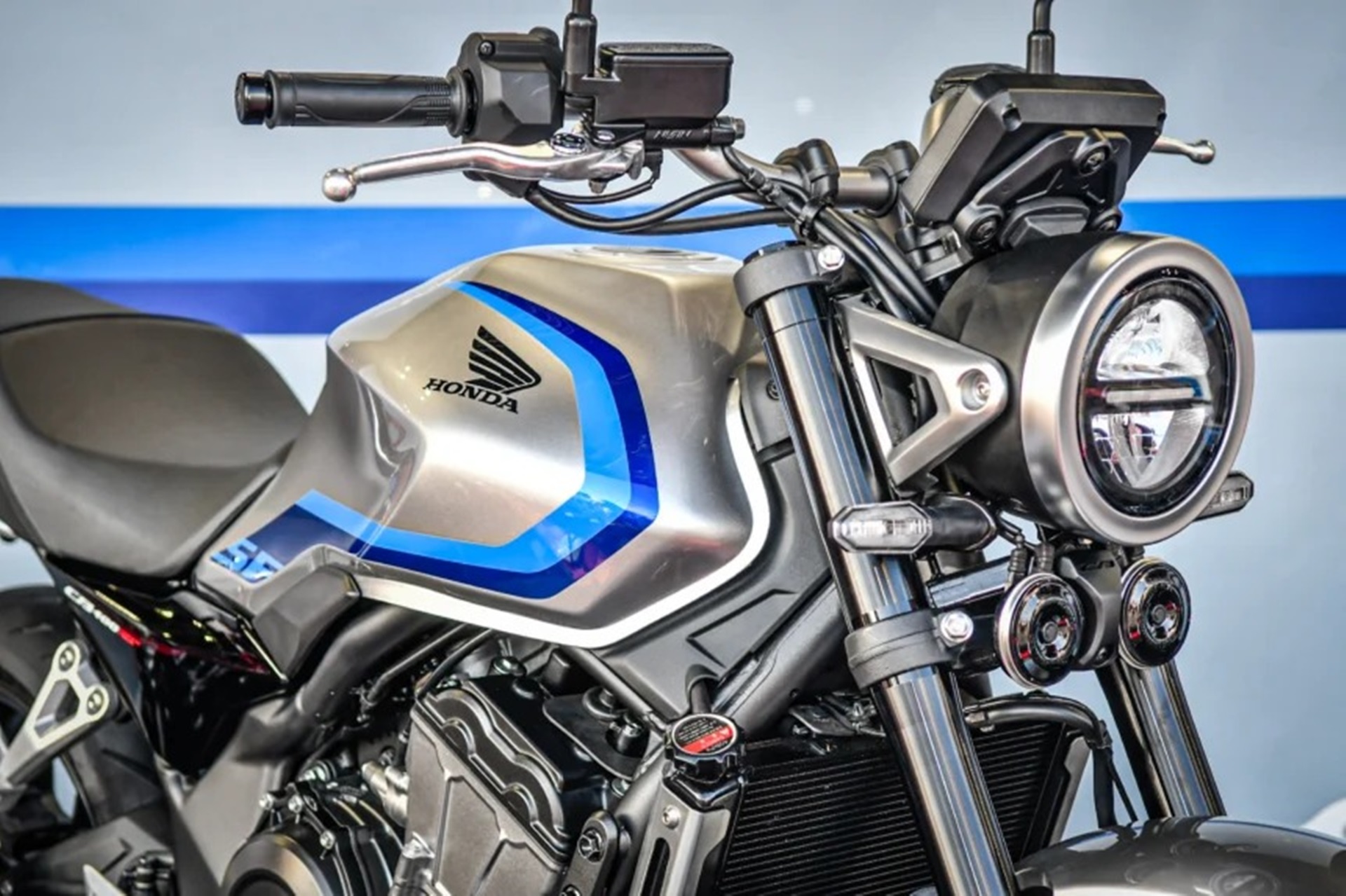 La nueva CB400 Super Four E-Clutch ya tiene fecha de llegada a los C.O. de la marca