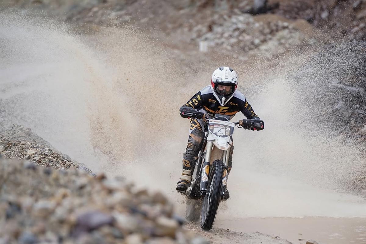 Hay ideas locas y meterse en el Erzbergrodeo con una moto eléctrica es una de ellas… ¿o no?