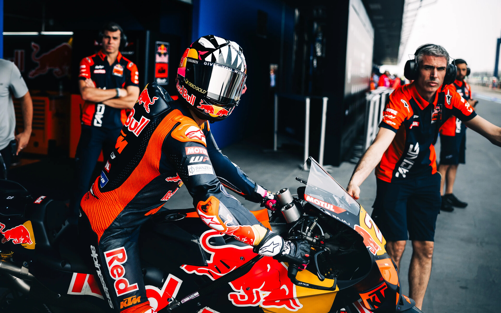 Would it be significantly cheaper to work with a single motorcycle? Many think not