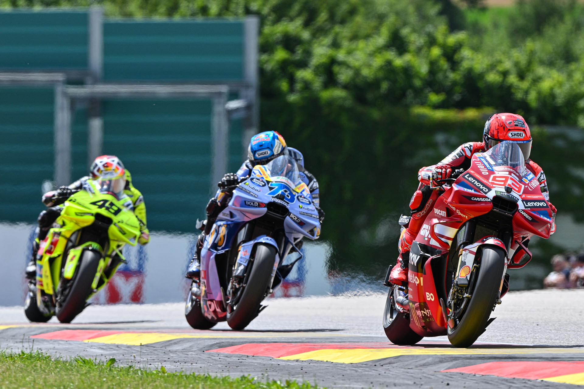 Marc Márquez is fighting to cut points