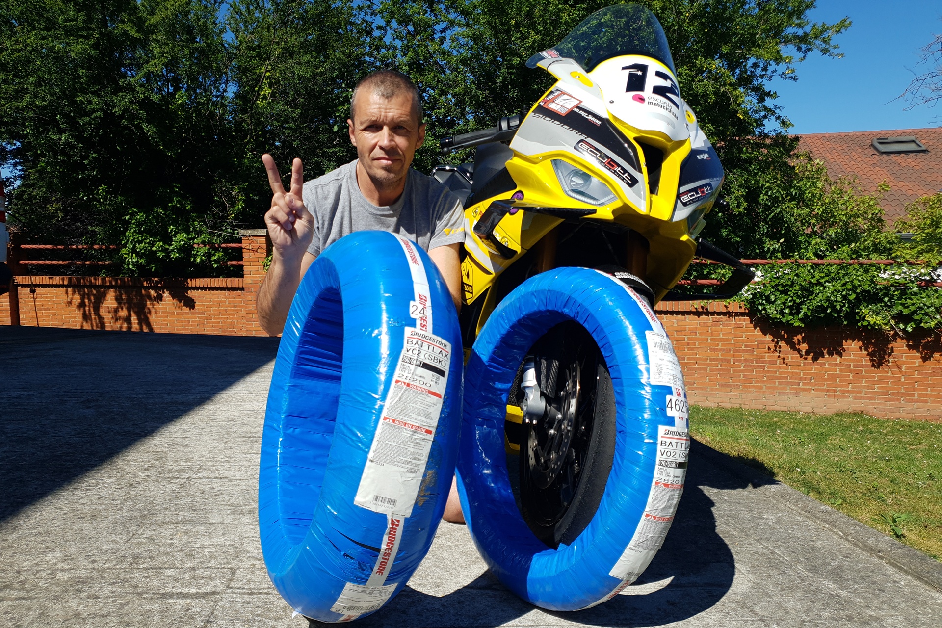 Antón and Alfredo, winners of the Bridgestone-SoyMotero.net 2026 Challenge with the Battlax Racing V02