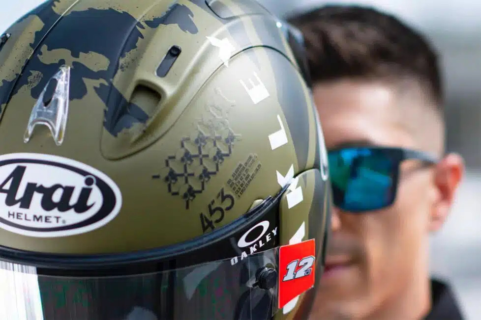 Cómo limpiar un casco en verano