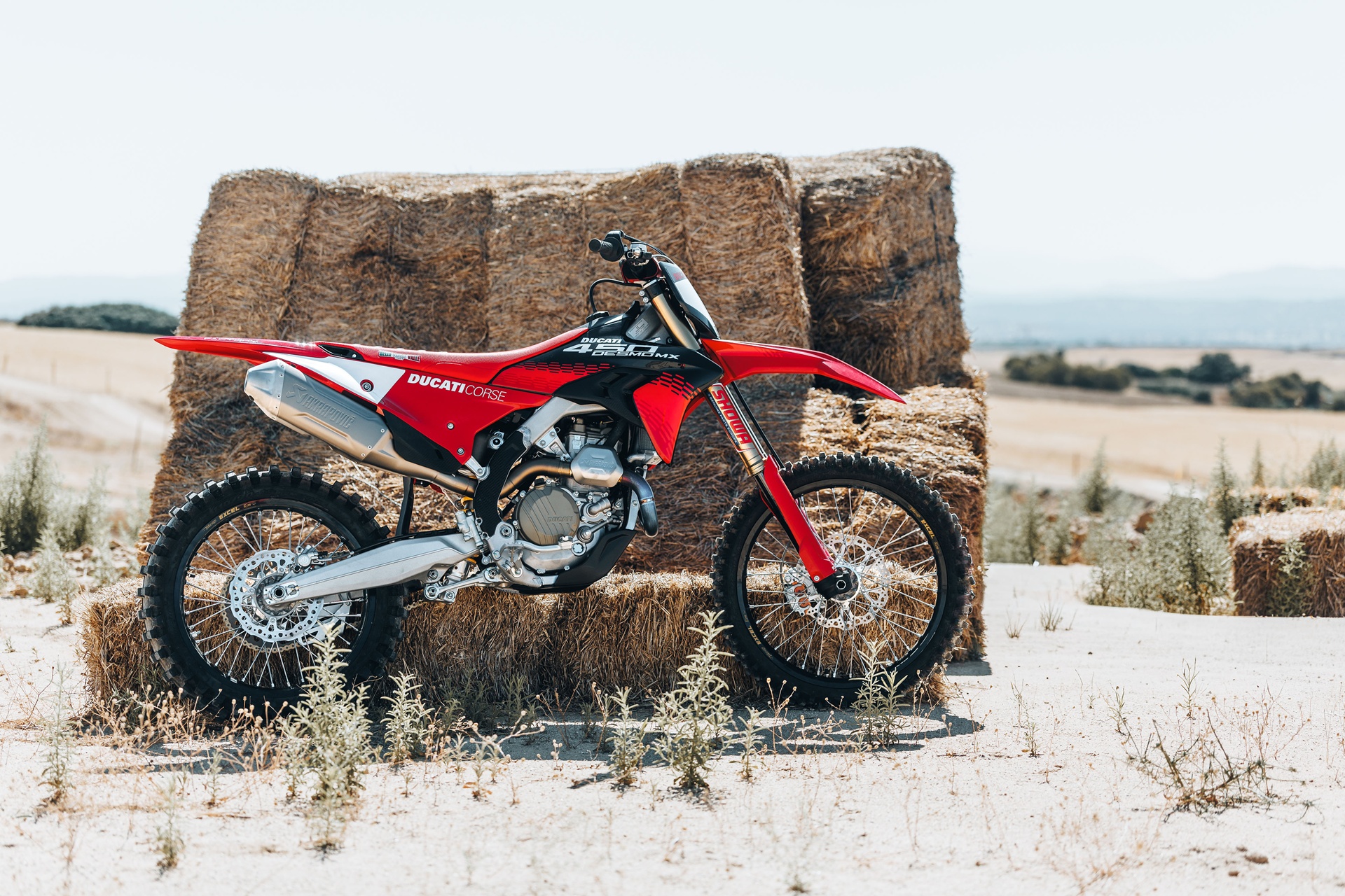 Ducati prepares a complete off-road offensive: DesertX, Desmo450 MX and two new bikes on the horizon