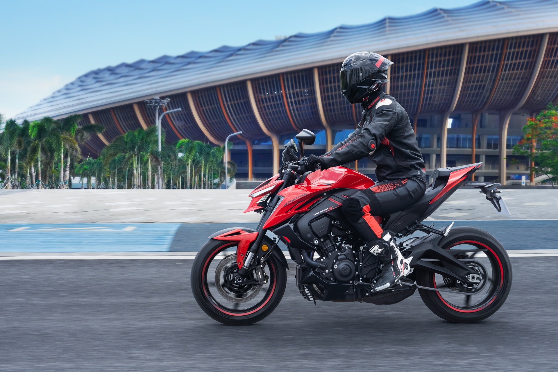 Zontes completes its 703 range with two 95 HP three-cylinder engines: a touring and a naked from 6,488 euros