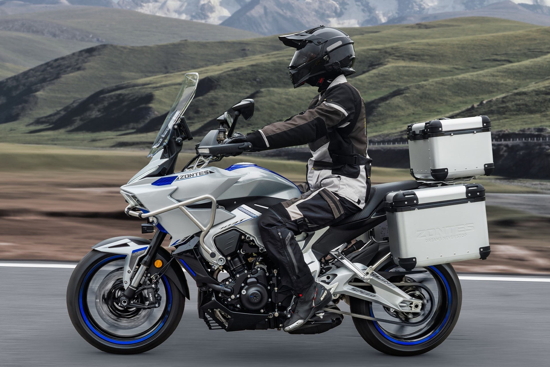 Zontes completa su gama 703 con dos tricilíndricas de 95 CV: una touring y una naked desde 6.488 euros