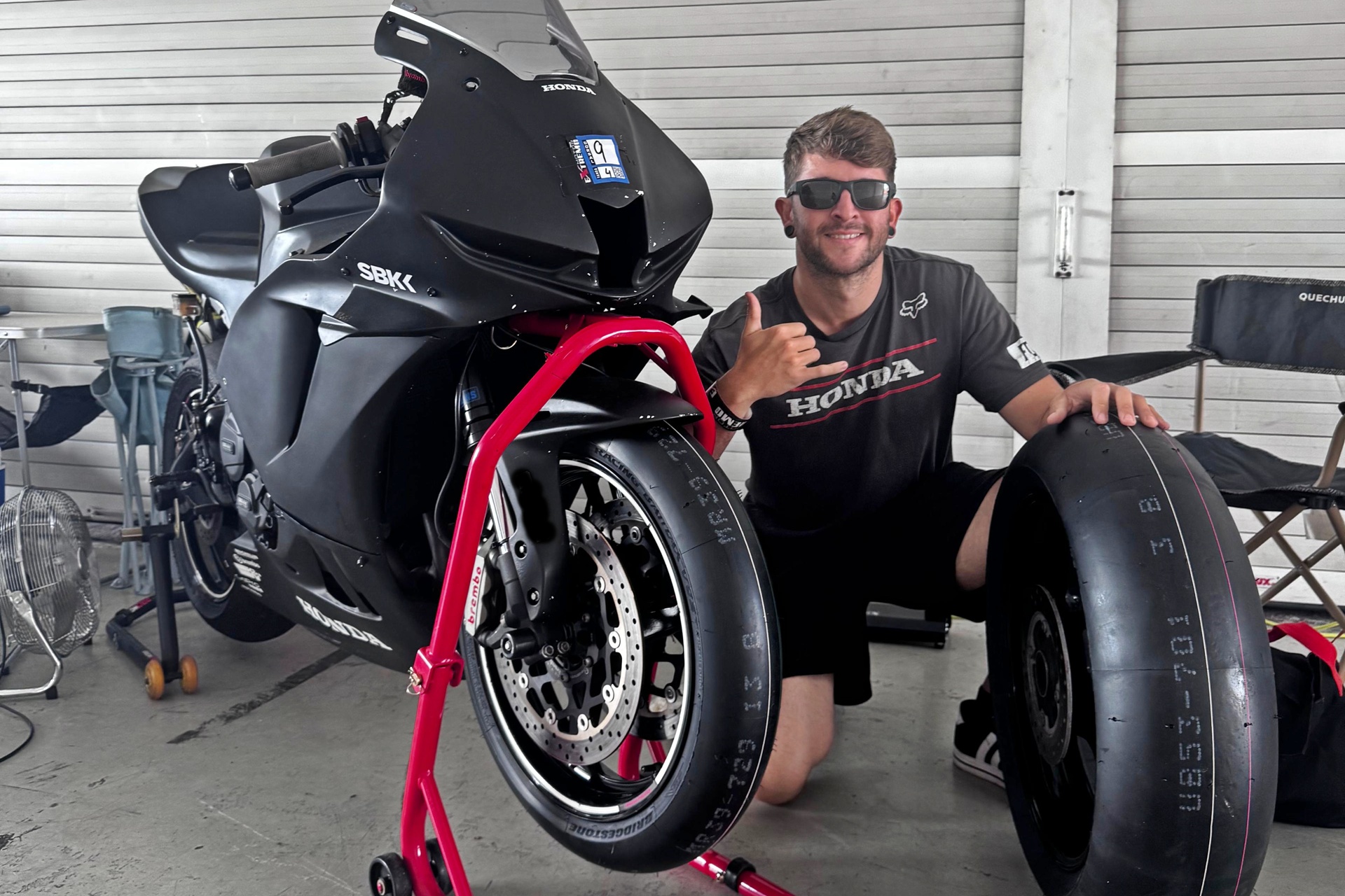 Antón and Alfredo, winners of the Bridgestone-SoyMotero.net 2026 Challenge with the Battlax Racing V02