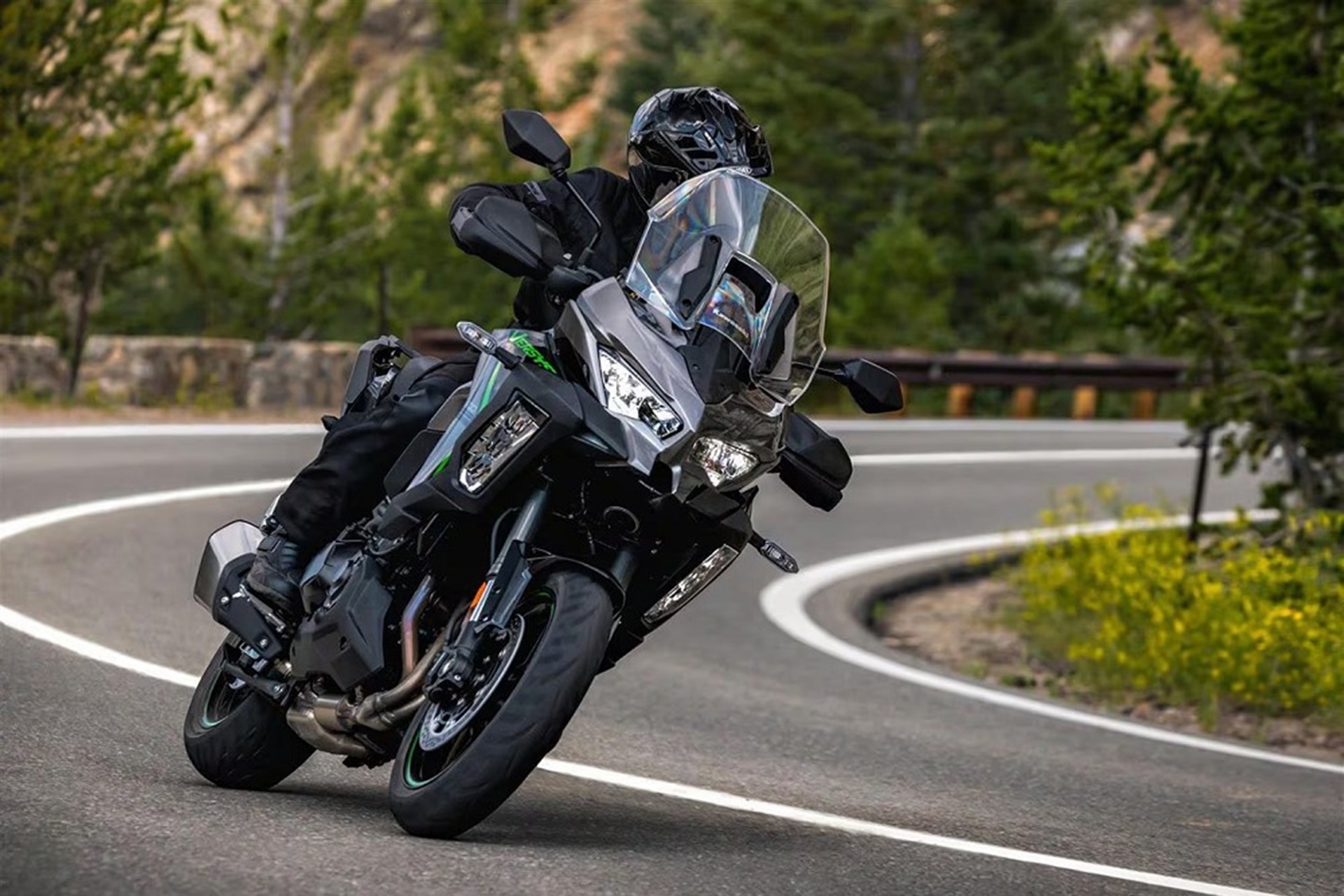 Kawasaki expands its commercial horizons with a new Versys 900 for 2027