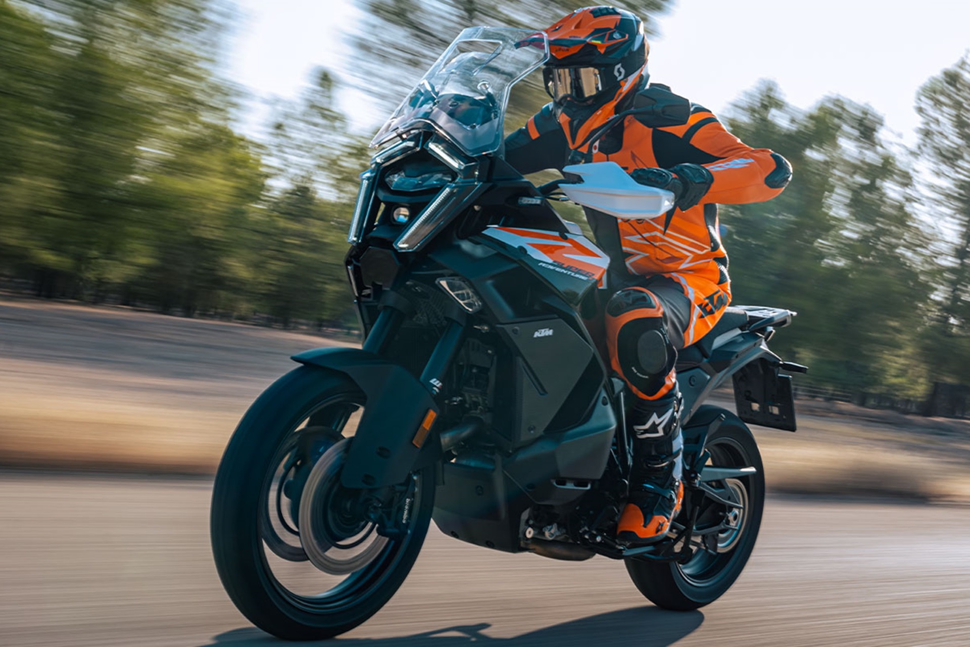 KTM announces a free official maintenance campaign for its 1390 Super Adventure range