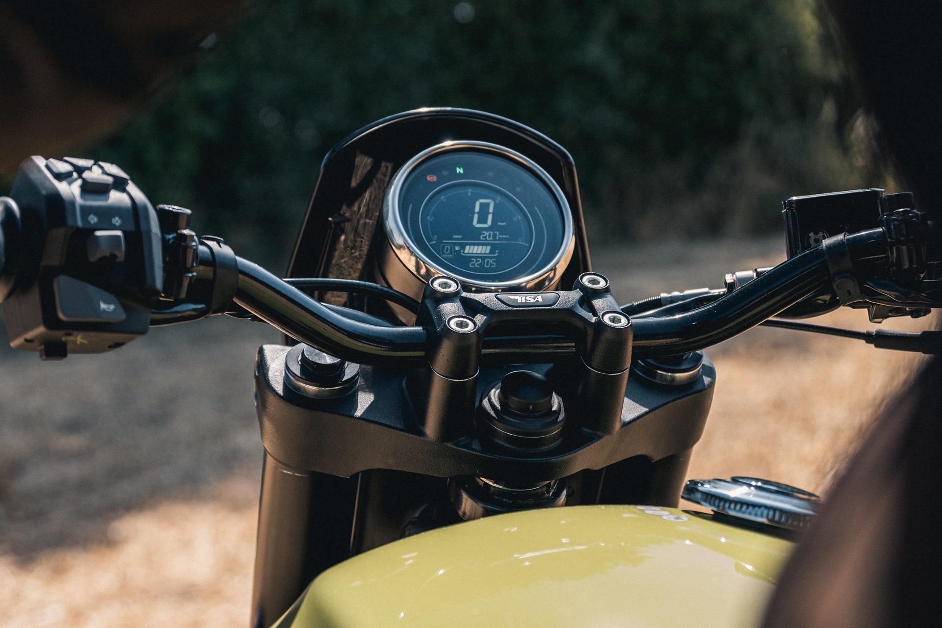 The Bantam 350 is dressed in a legendary decoration from the British firm