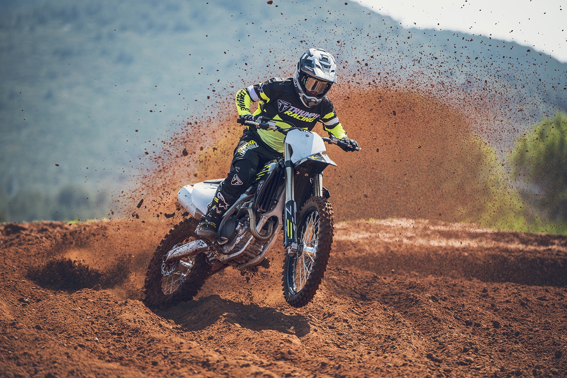 Triumph “Ride with Legends”: an unrepeatable event with Ricky Carmichael and Iván Cervantes as the “highlight”