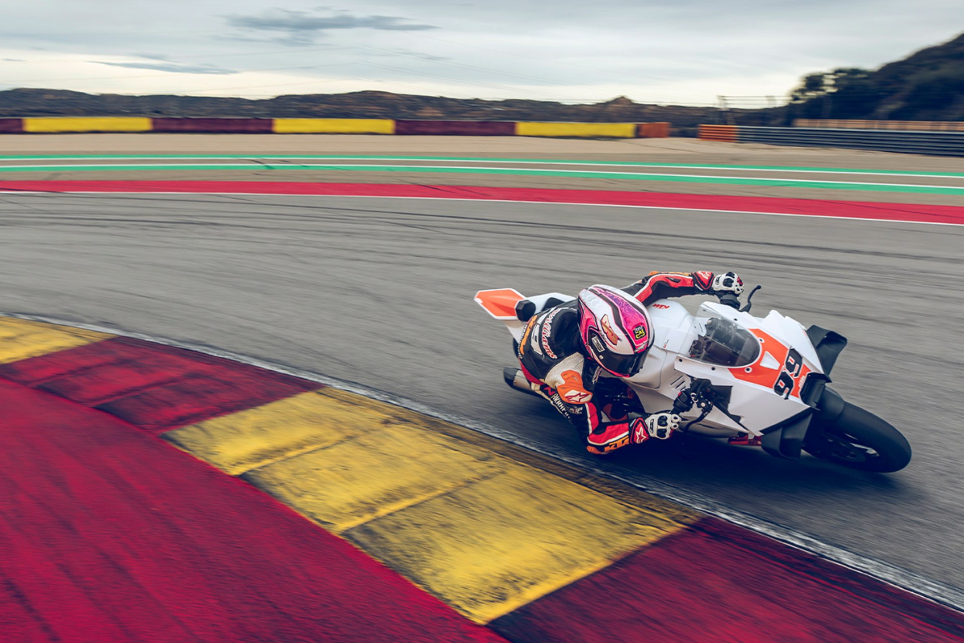 KTM 990 RC R and 990 RC R Track 2026