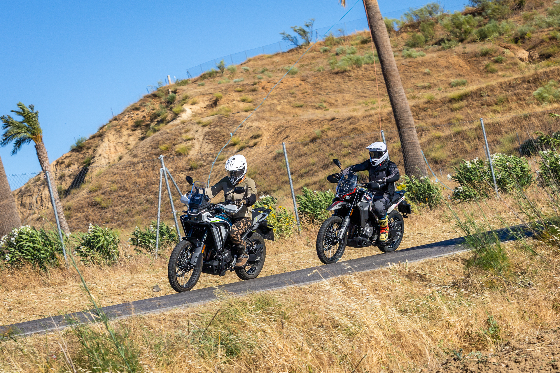 Comparison: Moto Morini Alltrhike 450 Vs CFMOTO 450MT