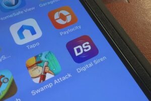 Digital Siren: This APP notifies road users when there are emergency vehicles operating