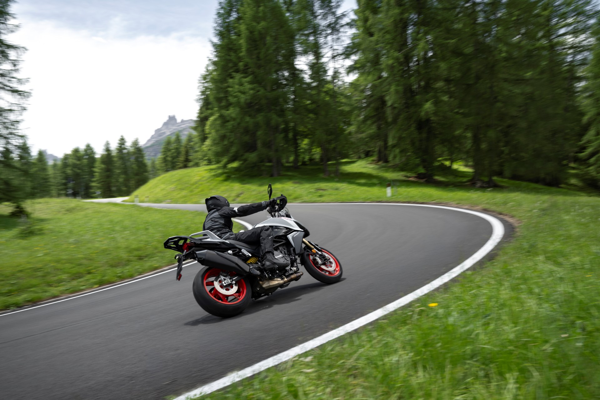Benelli TRK 902 Stradale 2026