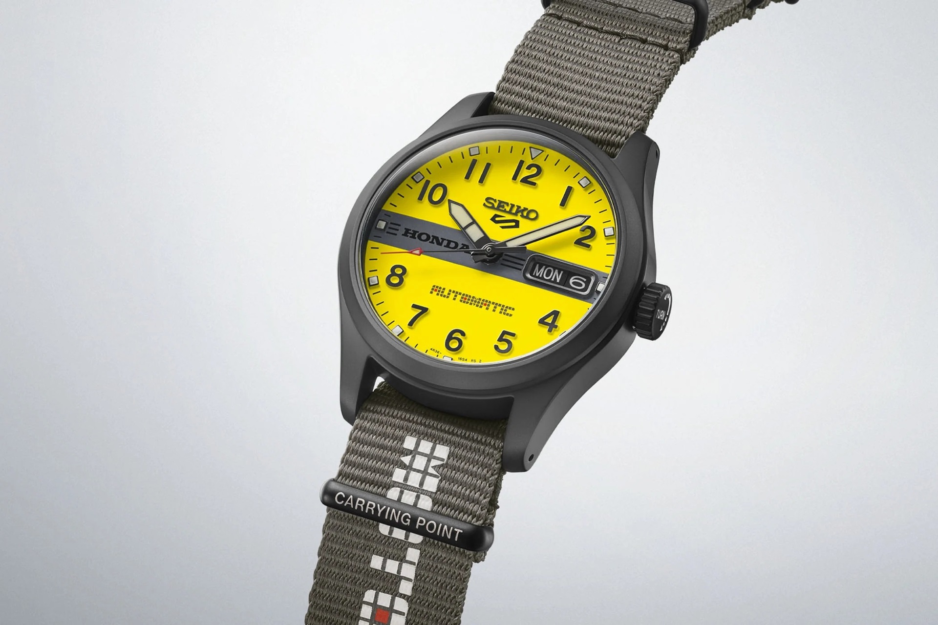 Seiko 5 Sports Motocompo: a practical and ultra-compact tribute watch