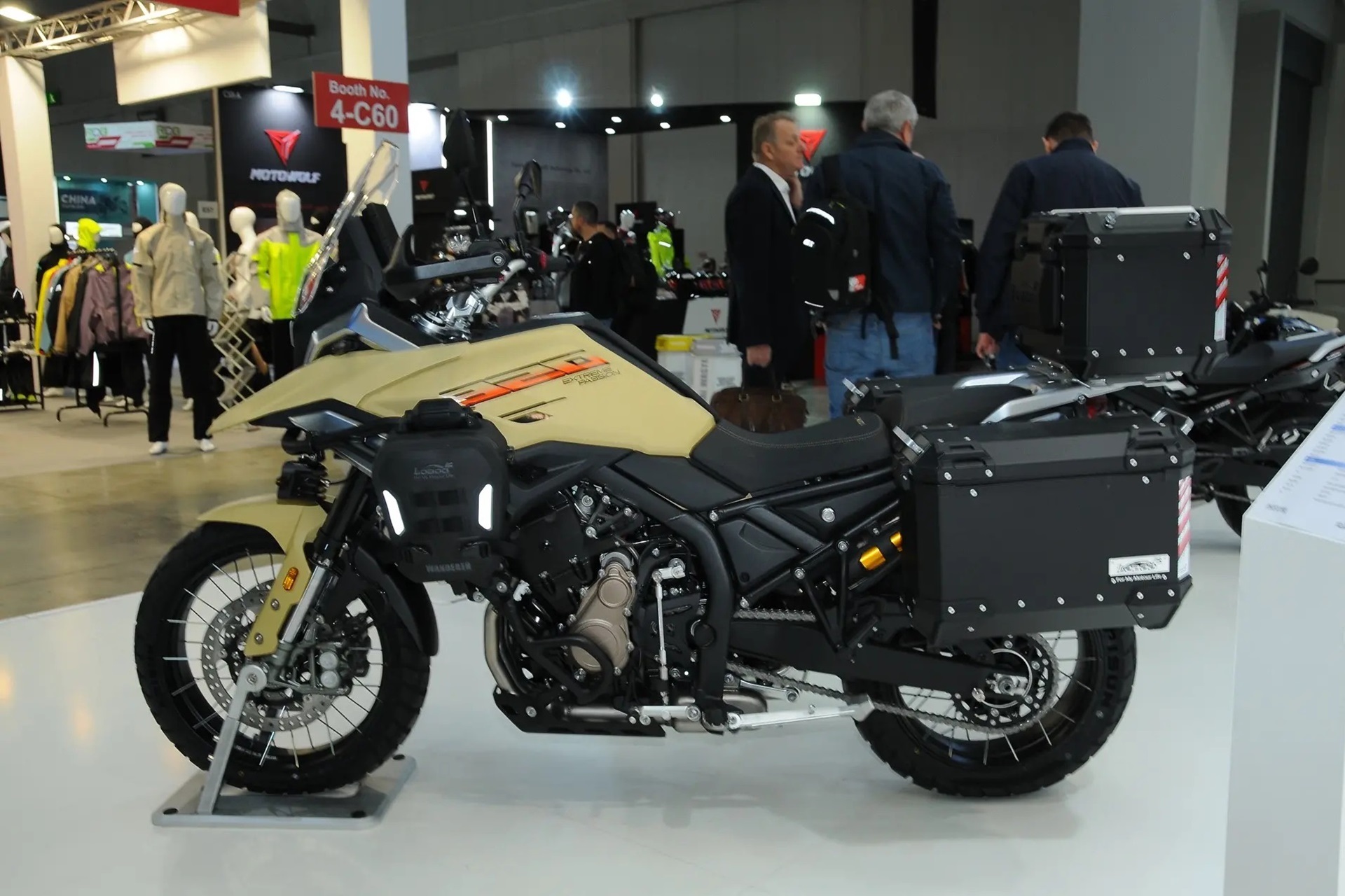 ZXMoto reveals its new 820X and fully enters the high-performance ADV category