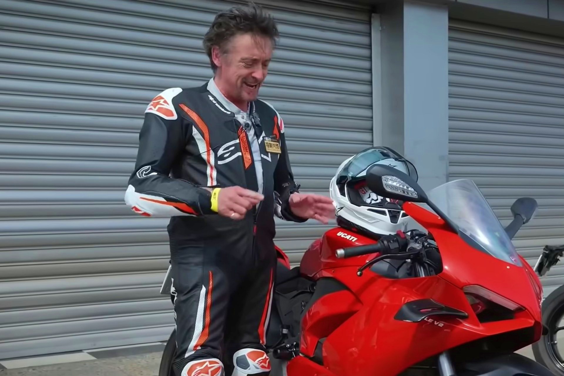 Richard Hammond ZXMoto 820RR vs. Ducati Panigale V2