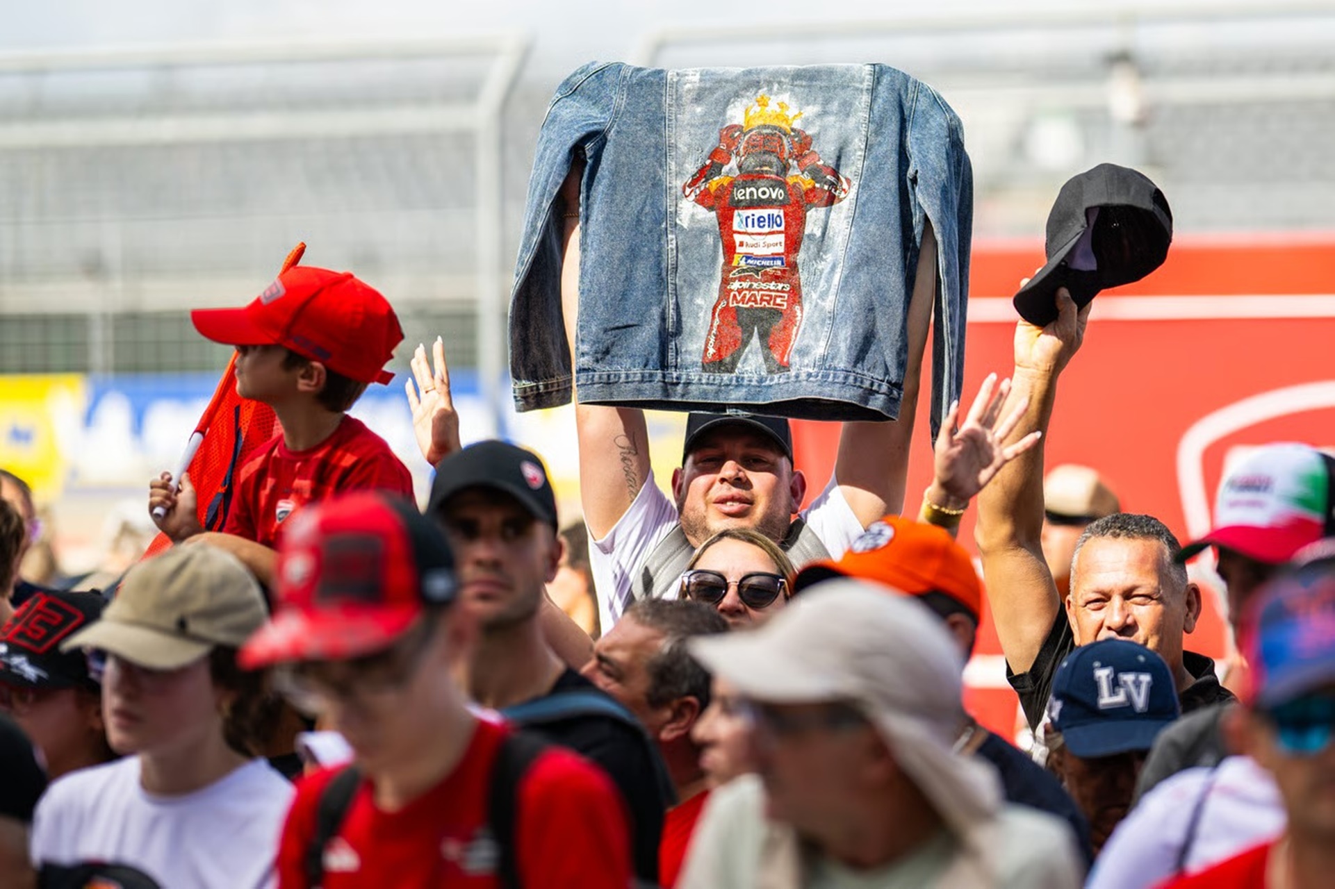 The Pit Lane Walk becomes the prelude to the 2026 Michelin Aragon Grand Prix