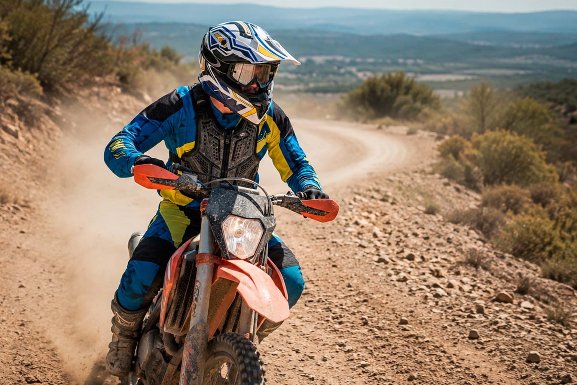 367 MUD-X: CGM El integral de CGM desarrollado específicamente para la práctica del off-road
