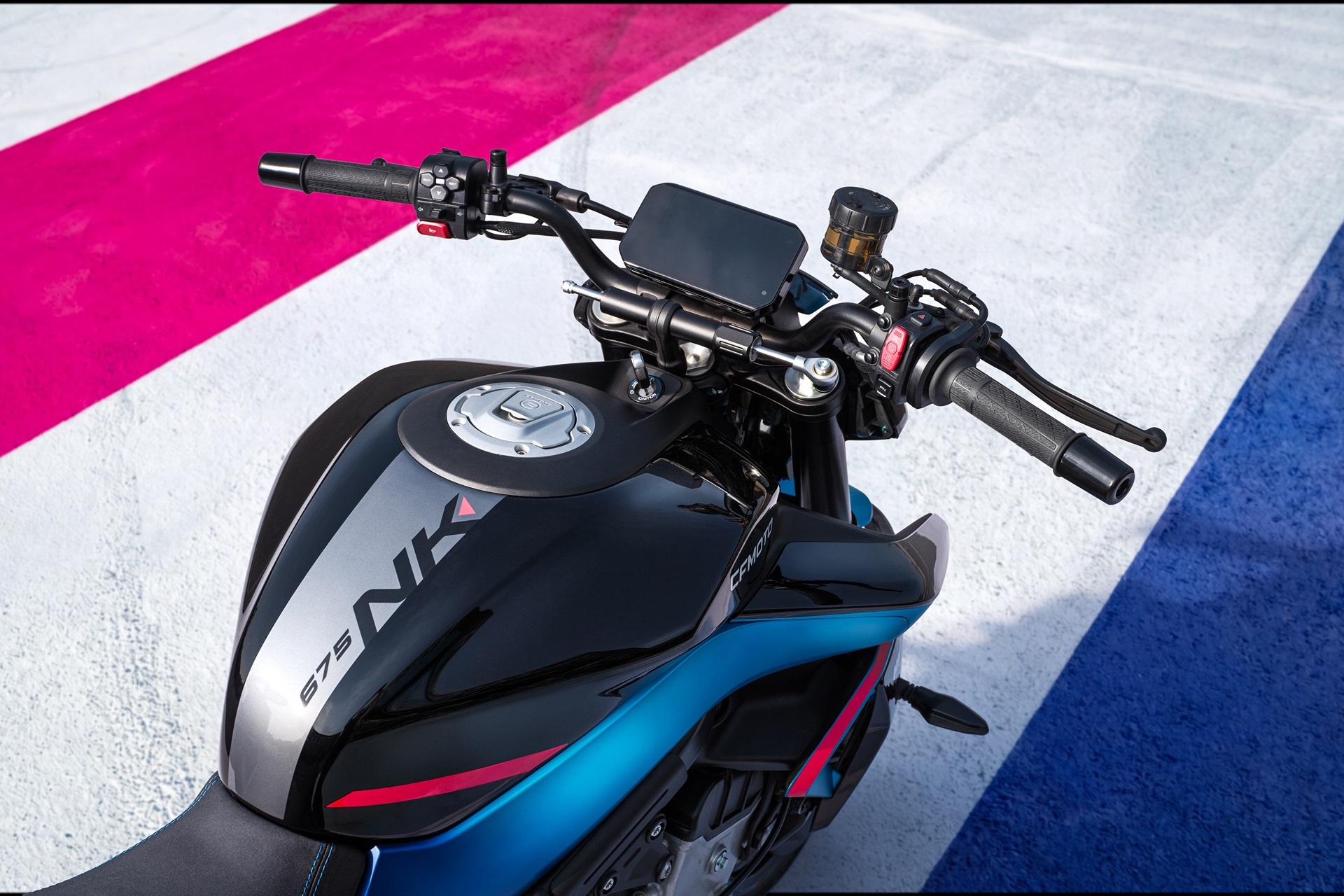 New 675NK Aspar Edition: CFMOTO dresses its sports naked with an exclusive decoration
