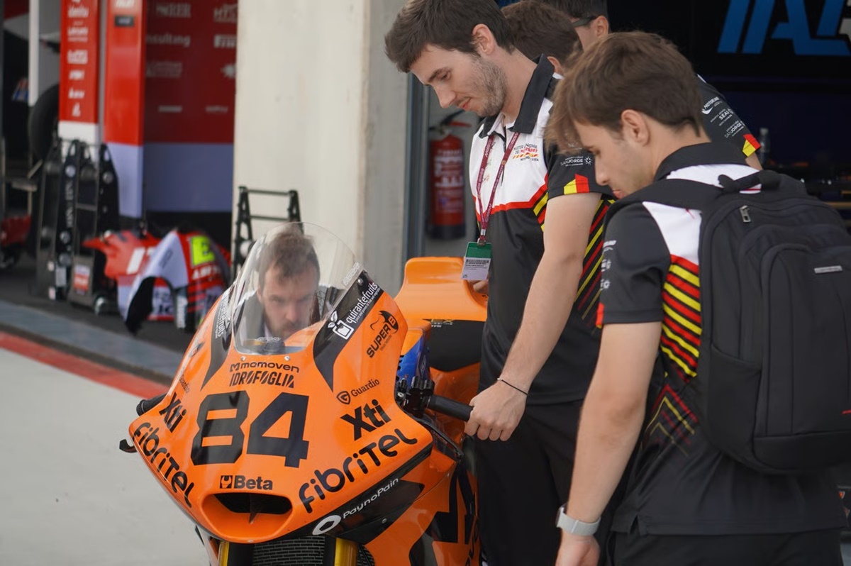 The students of the Master in Motorsport Engineering experience the competition from within during the 2026 Aragon GP