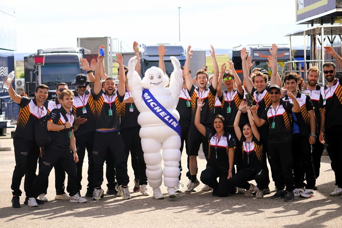 Los alumnos del Máster en Ingeniería del Motorsport viven desde dentro la competición durante el GP de Aragón 2026