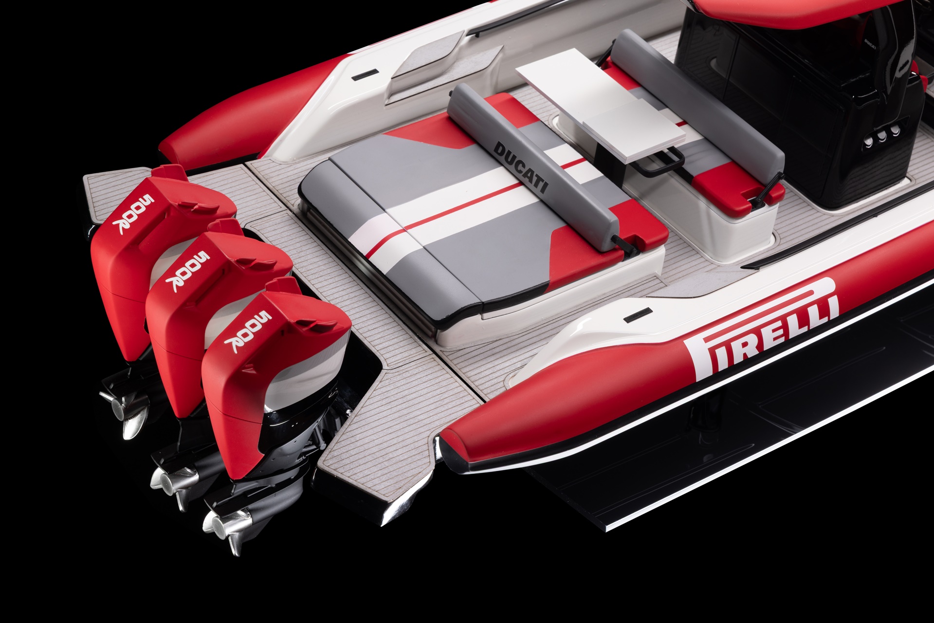 PIRELLI 44 | Ducati Edition: the design language of the Italian brand is transferred to the nautical world