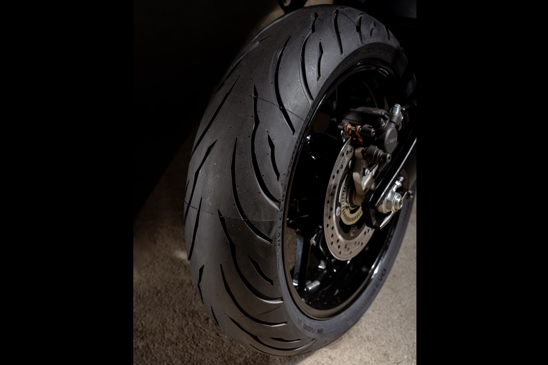 Continental launches the new ContiMotion EVO, the new reference within its sport touring range